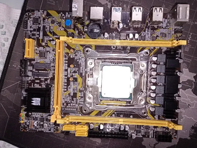 Kit Placa Mãe X99 LGA 2011-3 + Processador Intel Xeon E5-2666 V3 (10 Núcleos / 20 Threads)