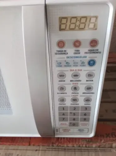 Leve os 3: microondas 20l, frigobar 80l, nicho mdf bem conservados e funcionando