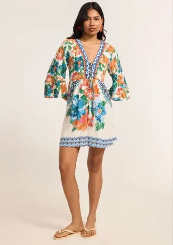 Vestido Curto em Bata Viscose com Estampa Floral e Manga 3/4