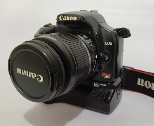 Camera Canon Rebel XSi + lente 18-55mm