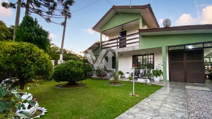 CASA DE CAMPO EM MANDIRITUBAPR com 360 m² de área construída em amplo terreno de 3.000 m²
