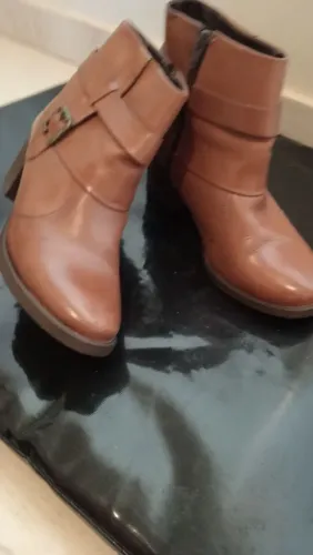 Vendo sandálias feminina com diversos modelos e cores, preços variados. Tam 37.