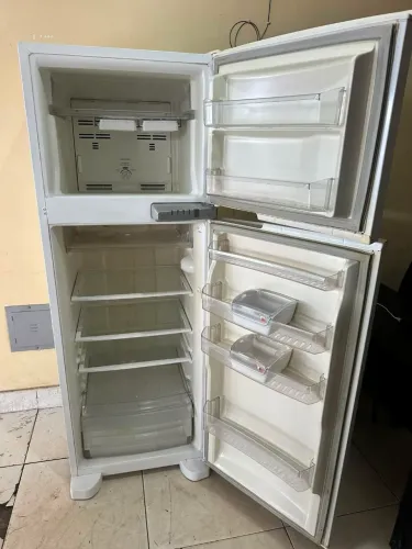 Brastemp frost free painel digital  400 litros <br>400 litros <br>Valor 1250 reais