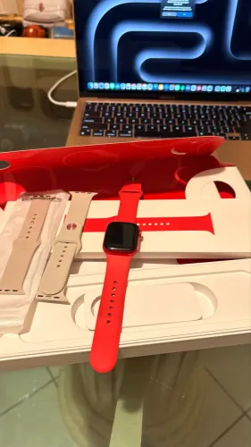 Apple Watch series 8 41MM S/M RED SPORT BAND
