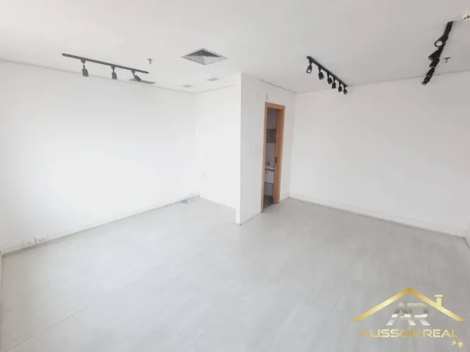 Sala Comercial 31m² - Pronta na Vila Osasco - Aceita Financiamento.