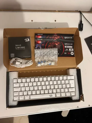 Teclado Mecânico Redragon Lakshmi 60% Branco - Completo