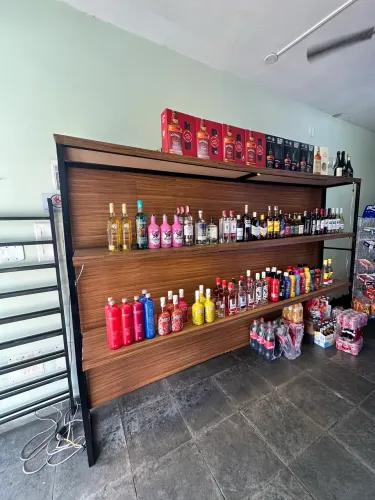 VENDO PRATELEIRA FÉ BEBIDAS