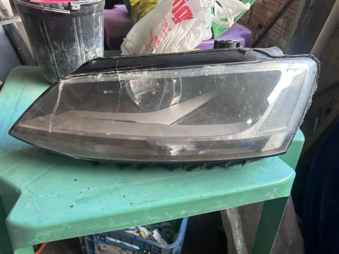 Farol VW JETTA 2011-2014