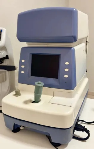 Vendo AUTORREFRATOR (com ceratômetro)