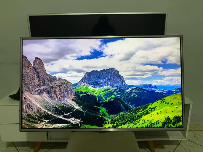 Tv LG 50 polegadas - Borda infinita