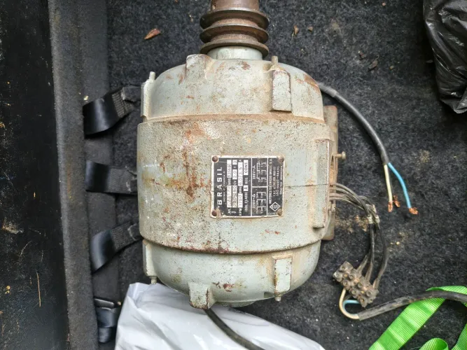 Vendo motor 220 trifásico