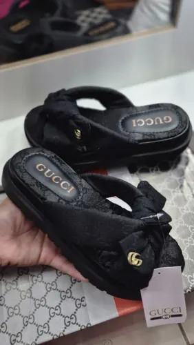 Vendo sandália Gucci nova na caixa