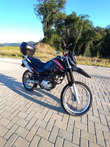 Vendo Bros 150 es bem conservada 11000
