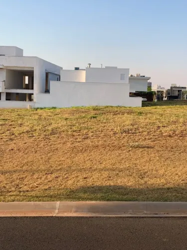 Condomínio Tamboré Uberlândia, Terreno com 383,49m², próximo ao Clube e à Portaria