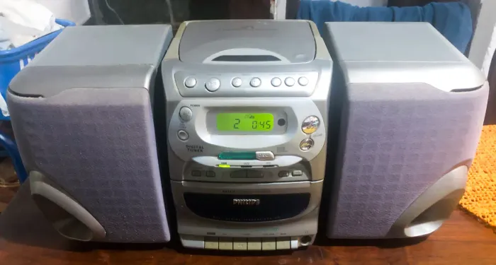 Som Portátil Micro System Philips AZ2425 - CD e Rádio