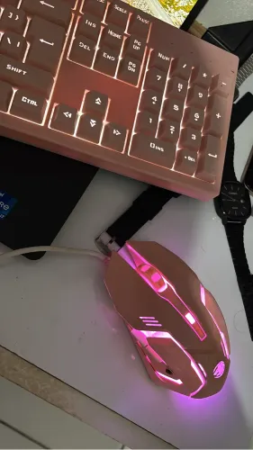 Teclado + mouse gamer rosa