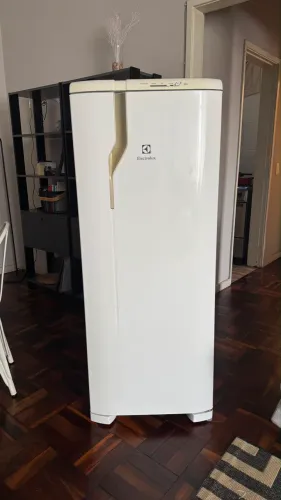 Geladeira Electrolux Pequena