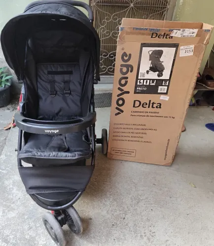Carrinho de bebê Voyage pouquíssimo usado