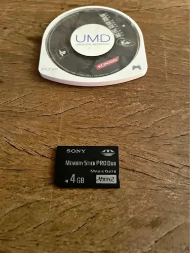 Metal Gear Solid Portable Ops (PSP) + Memory Stick Sony 4GB