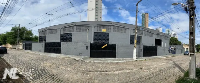 Galpão Novo com 380m² na Ribeira Estrutura Completa e Excelente Localização