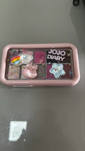 Paleta de sombra da marca jojo diary com cores metálicas e matte 