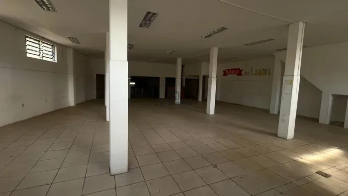 Salão comercial para alugar no bairro Parque Orlanda em Piracicaba/SP