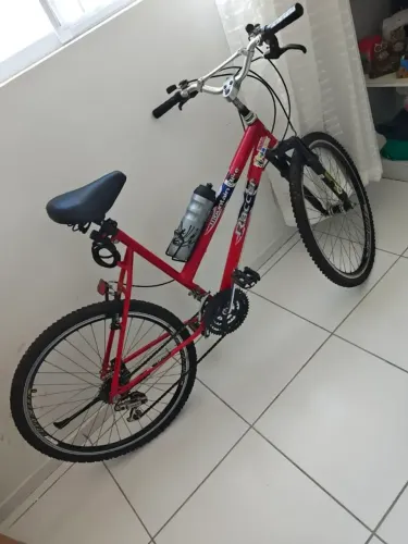 Bicicleta The Best Mountain Bike Raccer Vermelha 18 Marchas Aro 26 com Acessórios