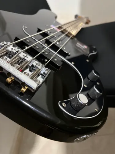 Baixo 4 cordas fender passivo