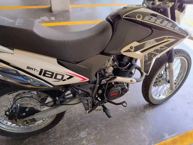 Bull BM-T 180 - Ano 2025 - Apenas 5.482 KM Rodados - Tel: (31) 9. * - Somente Venda