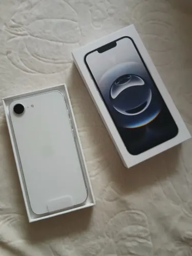 iPhone 16e