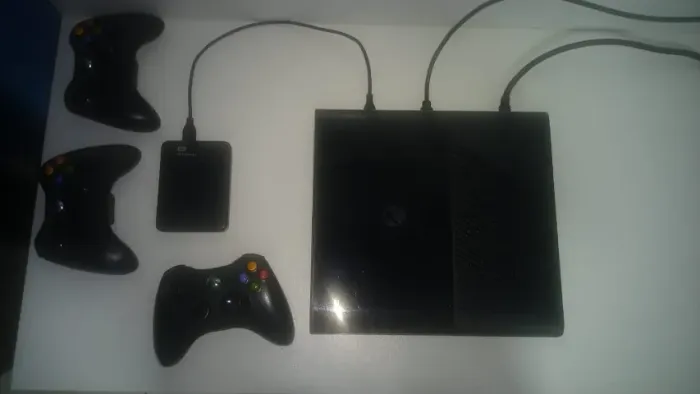 Xbox 360 Super Slim Desbloqueado + HD 500GB + Kinect + 3 Controles