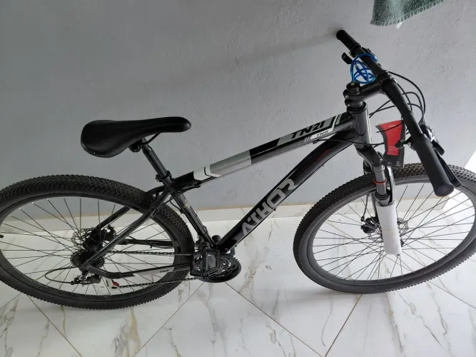 Bicicleta com freio a disco, semi-nova