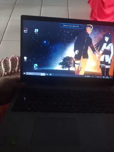 Notebook Lenovo - Ótimo Desempenho (Detalhe na Dobradiça)