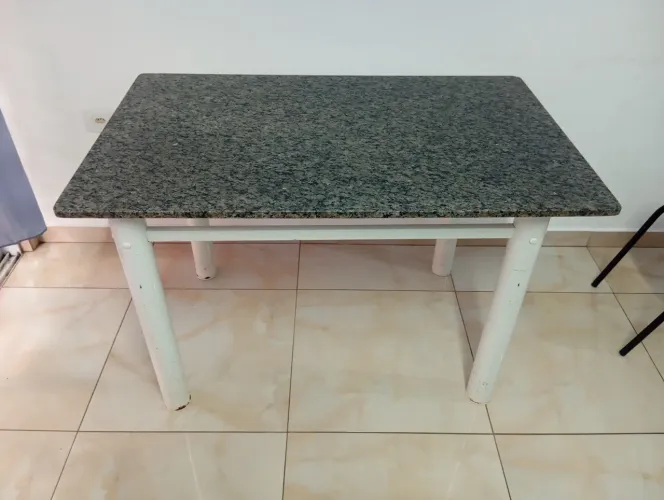Mesa com cadeiras