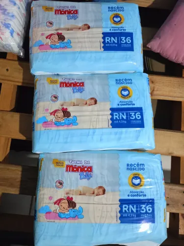 Vendo 2 pacotes de fralda- Aceito trocas em fralda tamanho maior M-G