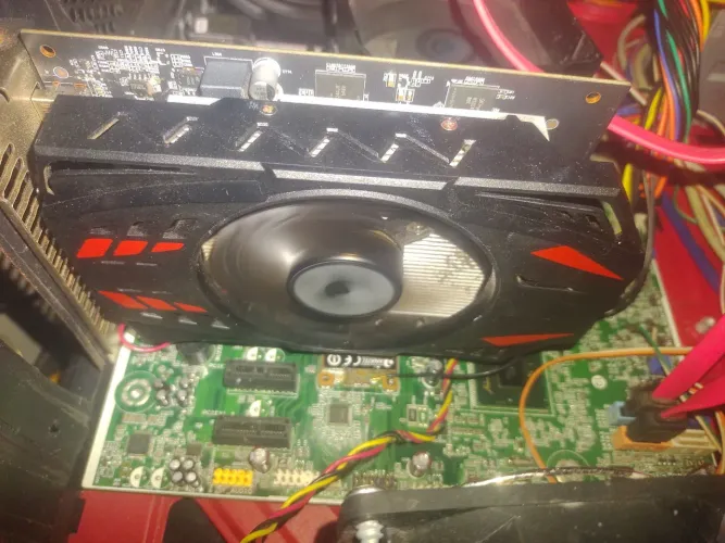 Placa de vídeo Geforce GT 740 de 4 gigas DDR 5 funcionando perfeitamente semi nova estado
