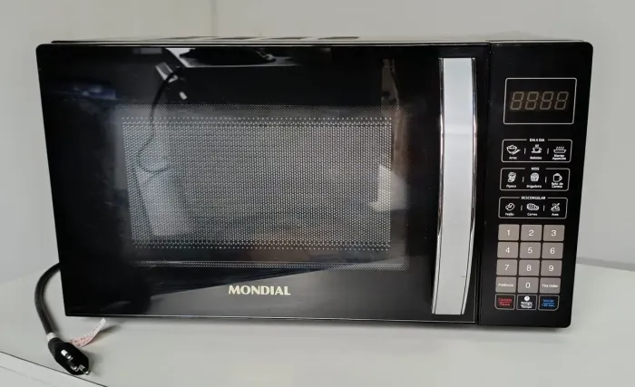 Microondas Mondial 21 Litros preto 220v.