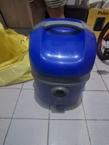 Aspirador de Pó e agua.