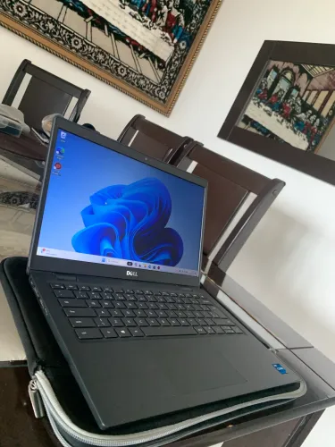 Notebook Dell 11Th Core i5 8GB+SSD M2 256GB - Com Placa de Vídeo Íris Xe Excepcional