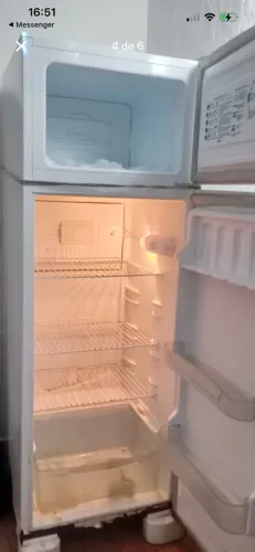 Geladeira com defeito na borracha da porta de baixo 