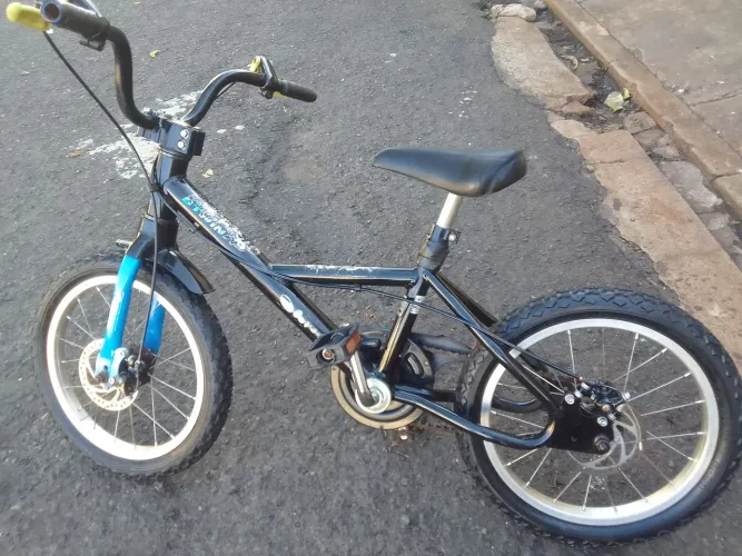 Bicicleta Infantil B'TWIN Hyper Hero Aro 16 (Com Freio a Disco)