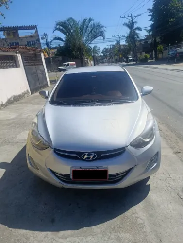 Hyundai Elantra GLS 1.8 16V Aut. 2013