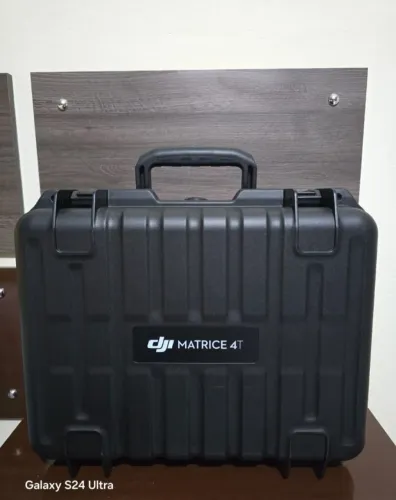 Dji matrice 4t combo flymore 3 baterias nacional 1 ano garantia dji brasil homologado 