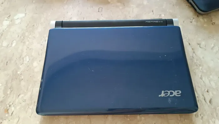 Acer aspire one