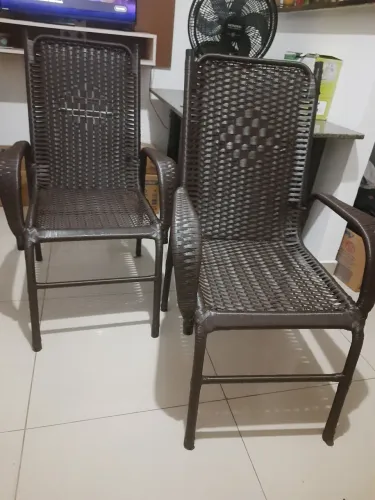 Conjunto de cadeiras de fibra sintética