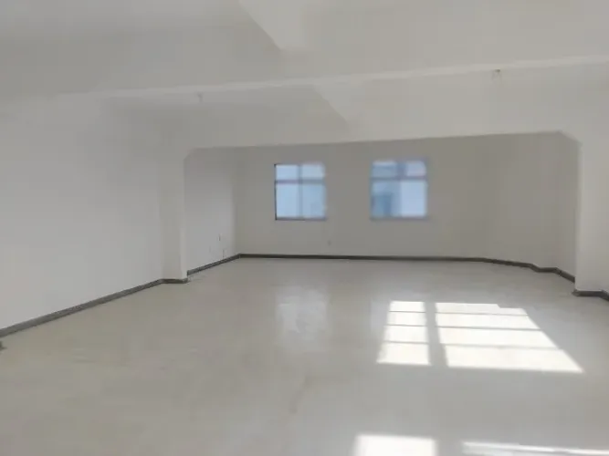 Grandes Salas (7,50 x 12,50) no 3º e 4º andares do Edifício ?Casa Alba?