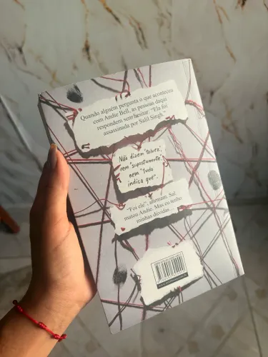 Livro ?manual de assassinato para boas garotas?