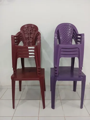 Vendo ou Troco por jogo de mesas e cadeiras brancas