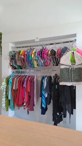 Doação Arara de Roupa Branca Loja