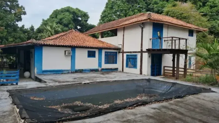 Imóvel para venda possui 154000 metros quadrados com 4 quartos em Ajuda de Cima - Macaé - 